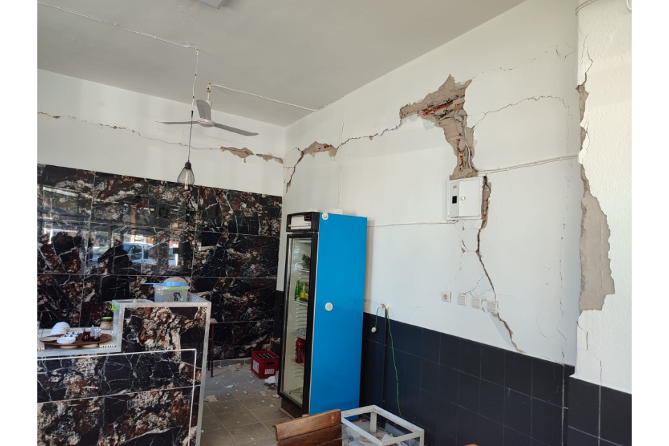 Buldan’da 5.1'lik depremin ardından bazı işletmelerde hasar meydana geldi