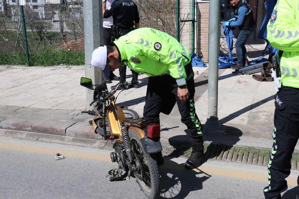 Motosikletiyle yaya geçidinden geçmek isten adam hayatını kaybetti