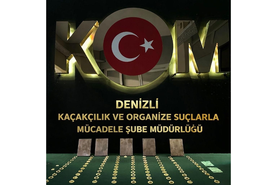 Yüzlerce sahte altın ile yakalandılar
