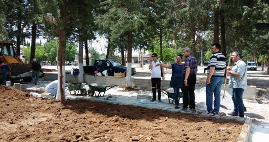 Acıpayam Belediyesi Fen işleri ve Park ve Bahçeler Müdürlüğü'ne bağlı ekipler tarafından gerçekleştirilen Akalan Mahallesi Çarşı Cami, çevre ve peyzaj düzenlenmesine başlandı.