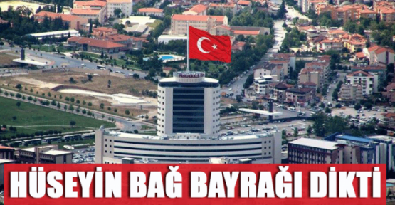 ACIPAYAMLI REKTÖR BAYRAĞI DİKTİ