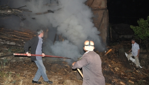 Çankırı'da yangın: 3 kişi yaralandı, 2 ev ve bir otomobil küle döndü