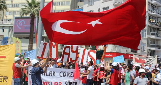 Denizli’de 1 Mayıs kutlamaları yağmur altında son buldu