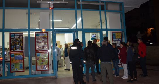 Denizli’de maskeli silahlı market soygunu