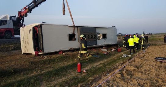 Denizli’de otobüs kazası: 2 ölü, 20’ye yakın yaralı