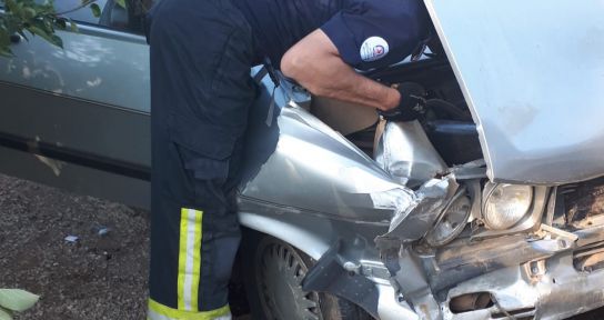 Denizli'de otomobil ile hafif ticari araç çarpıştı: 3 yaralı