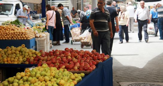 Denizli’de sebze ve meyve fiyatları düşüşe geçti