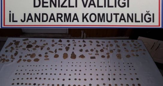 Jandarma düzenlediği operasyonda 422 parça tarihi eser ele geçirdi