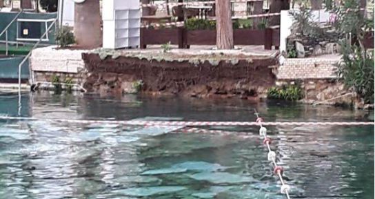 Pamukkale'de antik havuzda duvar çöktü