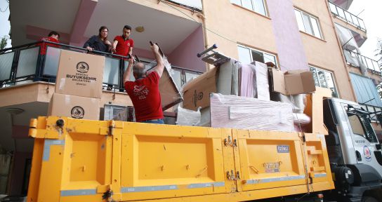 Sevgi Eli, 13 yılda 100 binden fazla kişinin yüzünü güldürdü 