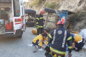 Tarım işçilerini taşıyan traktör devrildi: 9 yaralı