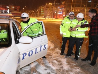 Karlı yolda drift atan alkollü stajyer sürücü: “Hava karlı, kar lastiğim yok”