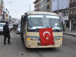 Kars’ta dolmuşçular Türk Bayrağı ve siyah kurdele bağladı