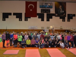 Kuşadasında Sağlıklı Kadın Sağlıklı Toplum Kurslarına yoğun ilgi
