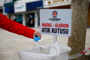 Büyükşehir'den maske ve eldivenler için atık kutusu