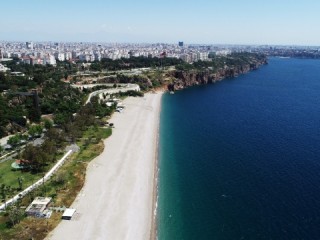 Dünyaca ünlü Konyaaltı sahili 28 gündür kapalı