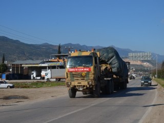 Suriye sınırına obüs ve mühimmat sevkiyatı