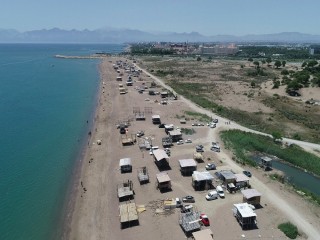 Beş yıldızlı otellere komşu ’Çardak Beach’ sezonu açtı