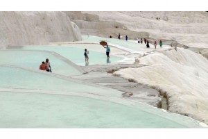 Pamukkale travertenleri yerli turistleri ağırlıyor