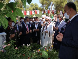 15 Temmuz şehitleri mezarı başında anıldı