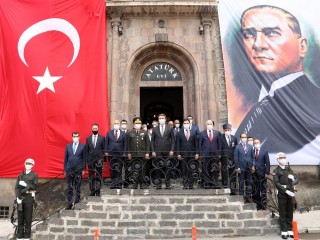 Atatürk’ün Erzurum’a gelişinin 101. yıl dönümü törenlerle kutlandı