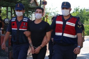 Denizli’de jandarmadan uyuşturucu tacirlerine dev operasyon: 20 gözaltı