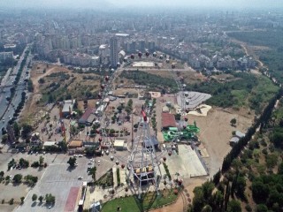 Türkiye’nin en büyük dönme dolabı, Lunapark izniyle birlikte kapılarını açtı