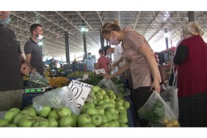 Semt pazarında fiyatlar satıcı için uygun, vatandaş için pahalı