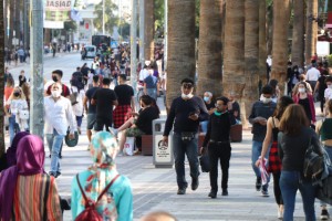 Denizli’de toplu alanlarda sokakta sigara içmek yasaklandı