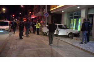 Sokağa çıkma kısıtlamasında polisin “dur” ihtarına uymadı, kaçarken bankaya daldı