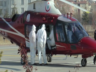 Pnömoni hastası ‘hava köprüsü‘ ile Ankaraya sevk edildi