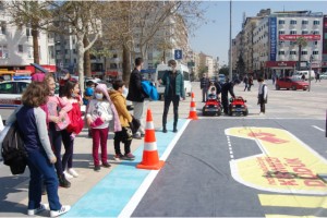 Jandarmadan çocuklara simülasyonlu trafik eğitimi