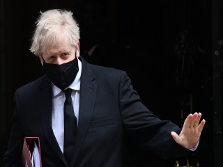 İngiltere Başbakanı Johnson: Sonbaharda yeni ilaçlar sunulacak