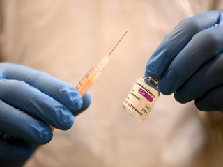 İngilterede, 30 yaşın altındaki kişilere AstraZeneca aşısının yapılmaması önerildi