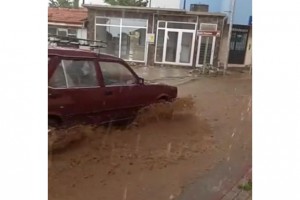 Günlerdir beklenen yağış, bıçağın merkezinde sele dönüştü