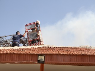 Kula’da çatı yangını korkuttu