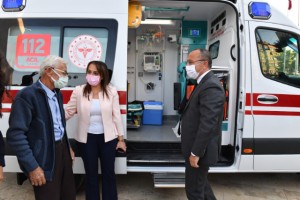 Vali Atik ambulans bağışı yapan hayırseveri gururlandırdı