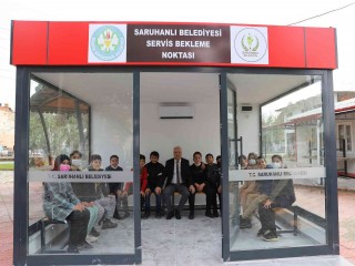 Saruhanlı’ya kapalı ve klimalı servis bekleme durakları yapıldı