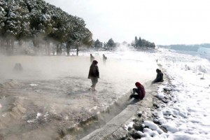 Kar beyaz cennet Pamukkale'nin güzelliğine güzellik kattı
