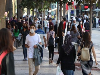 Toplu taşıma araçları ile sağlık kuruluşlarında maske zorunluluğu devam edecek