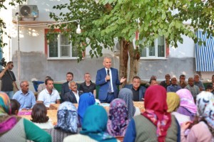 Başkan Osman Zolan Babadağlılarla kucaklaştı