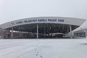 Denizli, Mart ayının ortasında yağan karla beyaza büründü