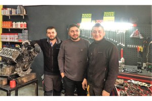 Okullarının 12 yıllık ihtiyacı konferans ve kapalı spor salonu için platform kurdular