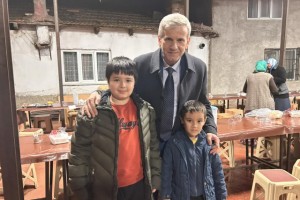ŞEVKAN, MAHALLE İFTARLARINDA HEMŞEHRİLERİYLE BULUŞUYOR