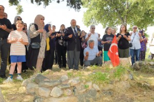 Yüzlerce kilometre yol gelip, yakılarak katledilen 83 şehidi unutmadılar