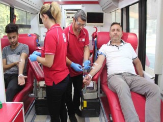 Vatandaşlar hayat kurtarmak için kan verdi