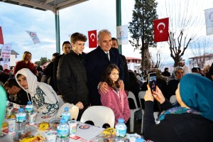 Büyükşehir’in gönül sofrası Yeni Mahalle’de kuruldu