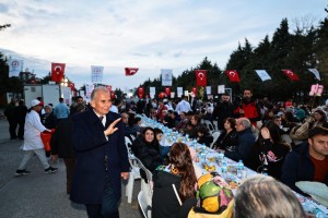 Büyükşehir’in mahalle iftarlarına yoğun ilgi