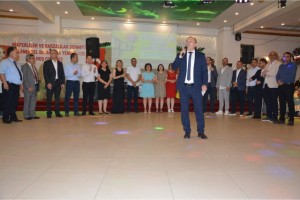 720 üniversiteliye burs veren dernek, ilk ve ortaokul öğrencilerinin yüzünü güldürüyor