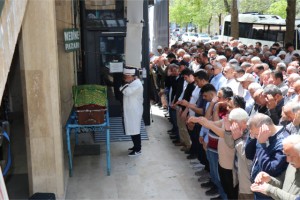Memleketine dönerken kazada ölen yaşlı adam son yolcuğuna uğurlandı